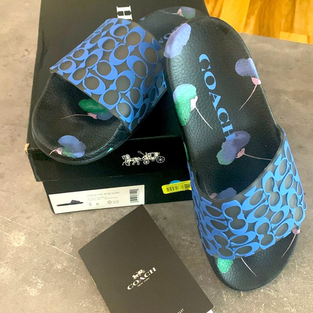 New in box Coach Udele slides size 8